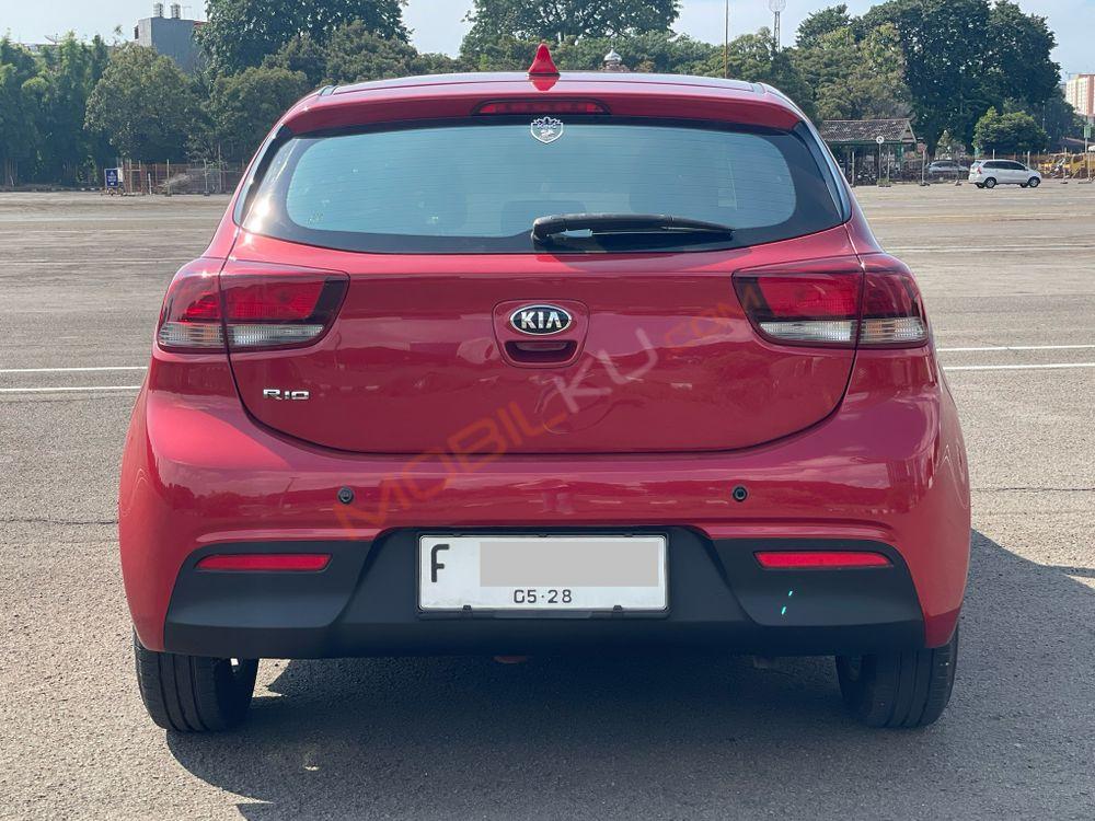 Mobil Kia Rio 2017