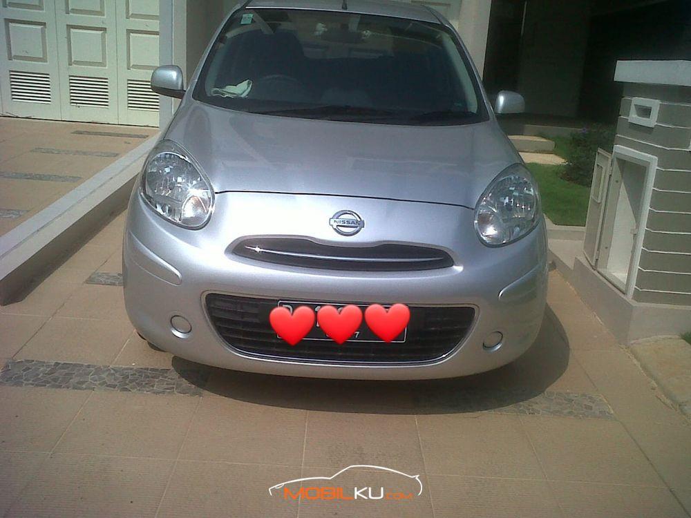 Mobil Nissan March 2012