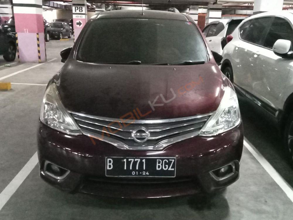 Mobil Nissan Grand Livina 2015