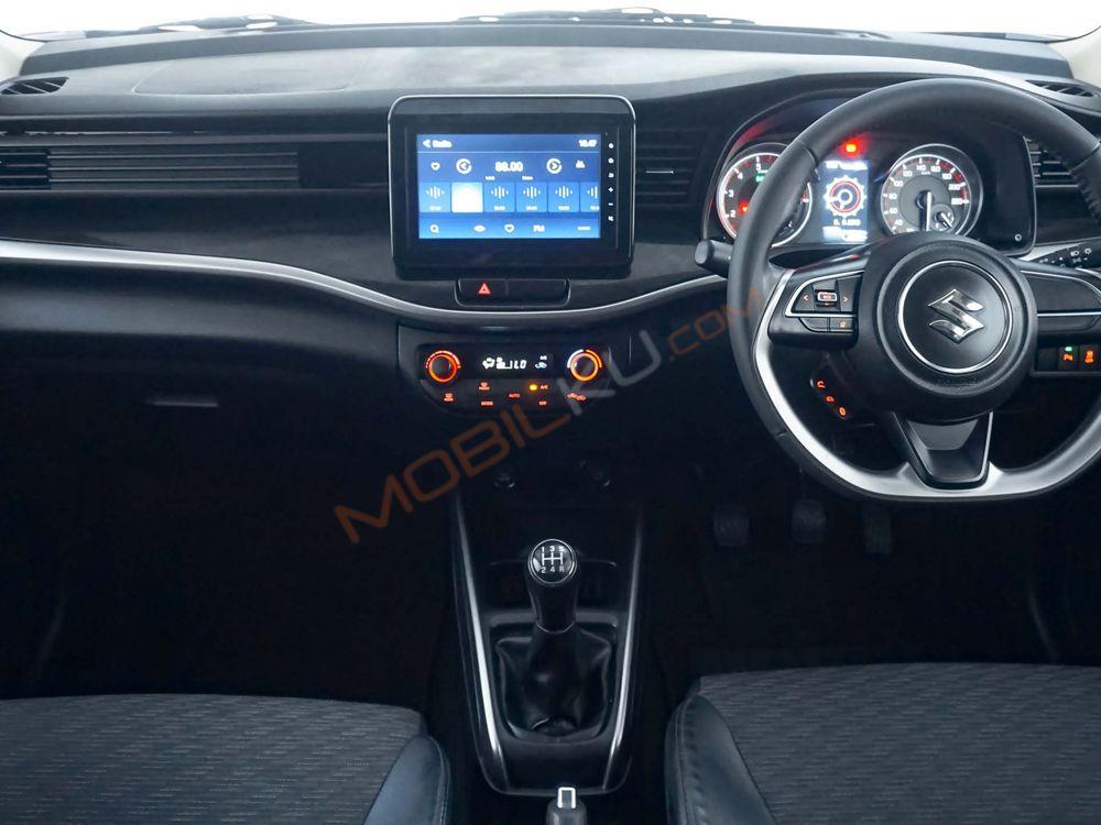 Mobil Suzuki XL7 2021