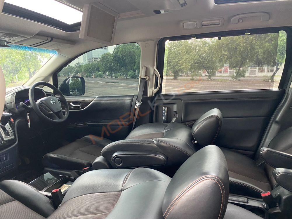Mobil Nissan Elgrand 2014