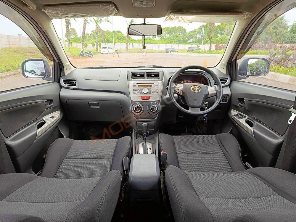 Mobil Toyota Avanza 2013