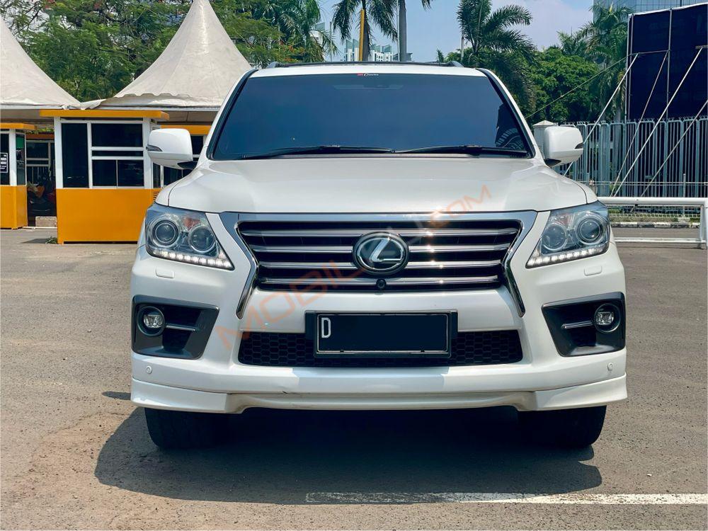 Mobil Lexus LX 2014