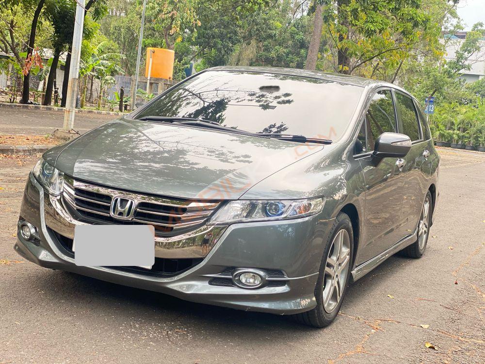 Mobil Honda Odyssey 2012
