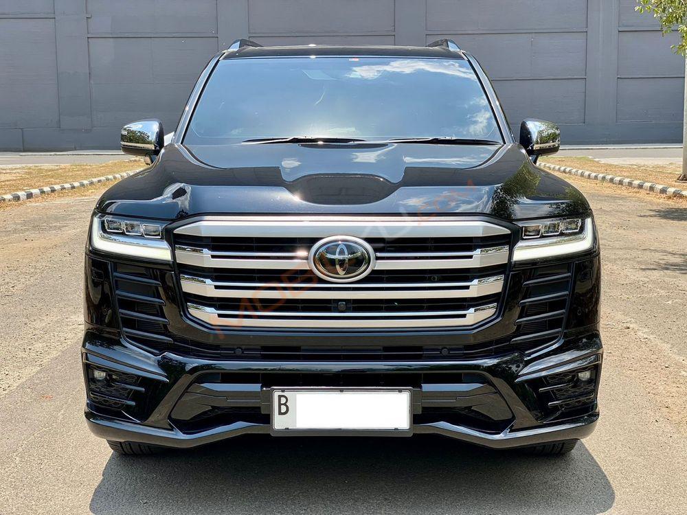 Mobil Toyota Land Cruiser 2023