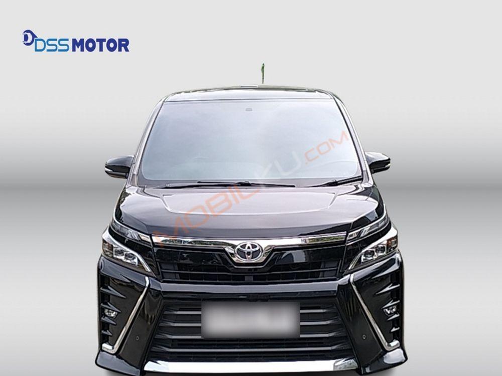 Mobil Toyota Voxy 2019