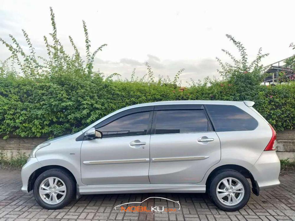 Mobil Toyota Avanza 2013