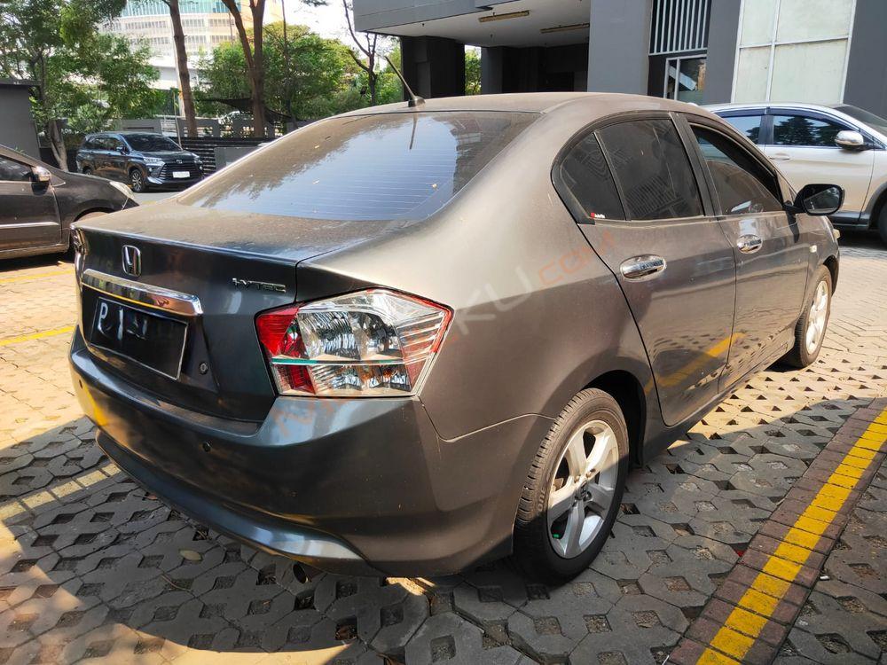 Mobil Honda City Sedan 2010