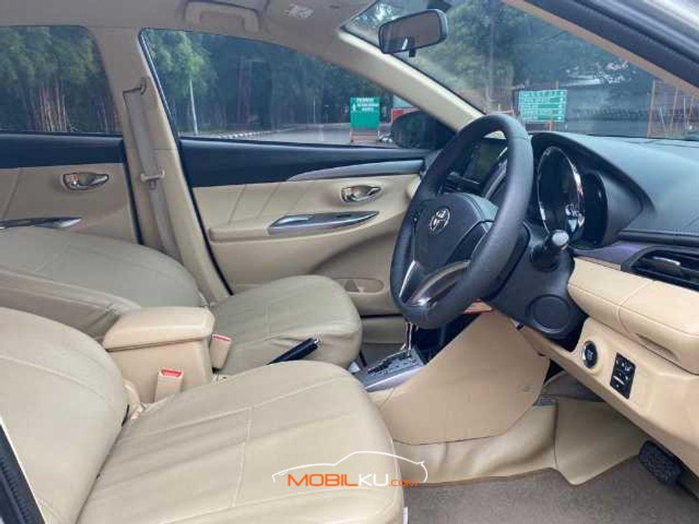 Mobil Toyota Vios 2015