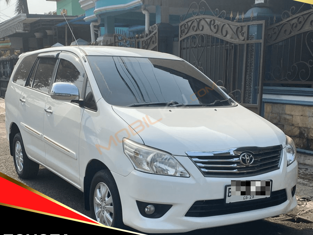 Mobil Toyota Kijang Innova 2013