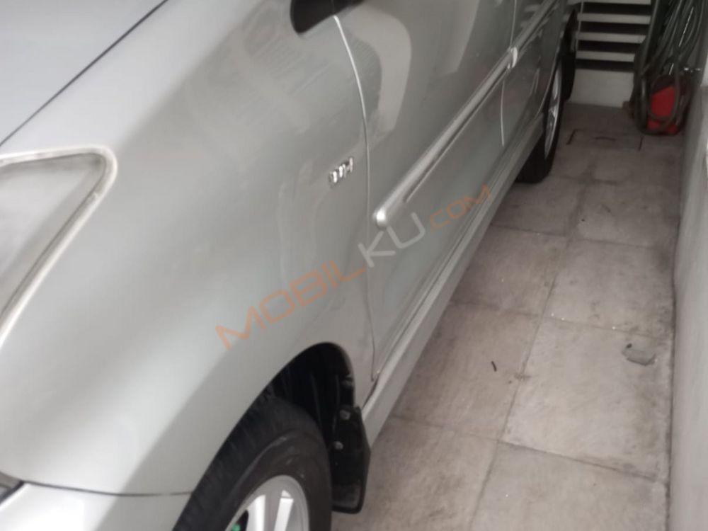 Mobil Toyota Avanza 2013