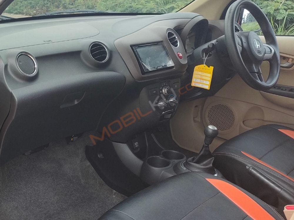 Mobil Honda Brio 2013