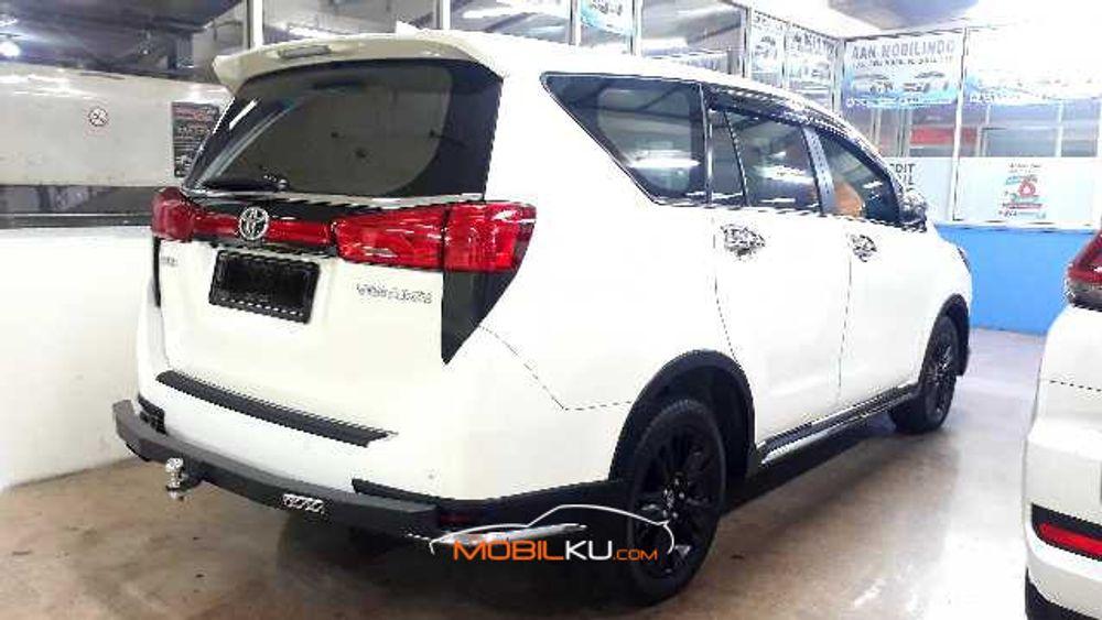 Mobil Toyota Kijang Innova 2019