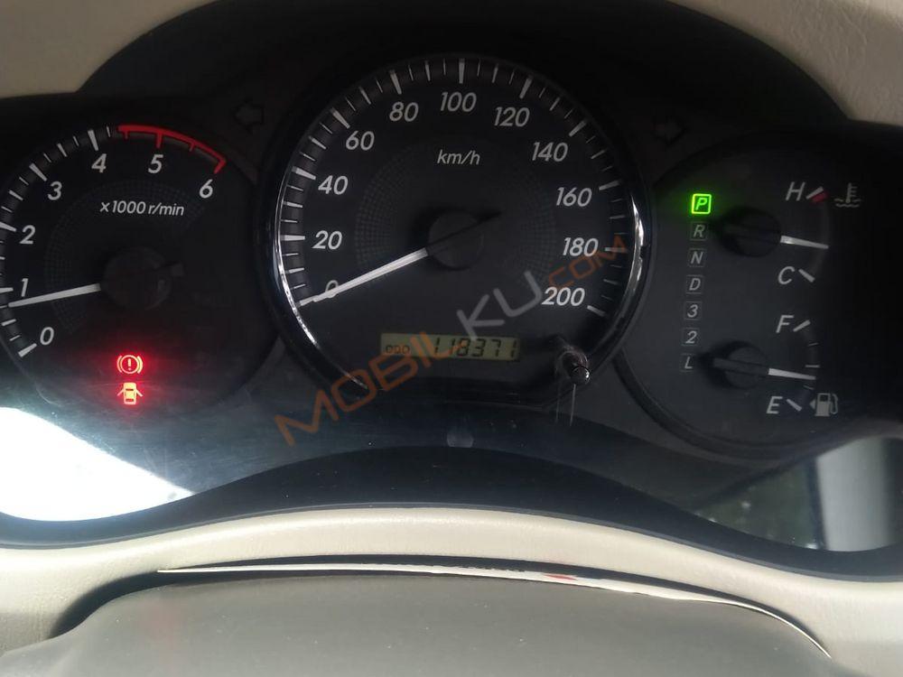 Mobil Toyota Kijang Innova 2013