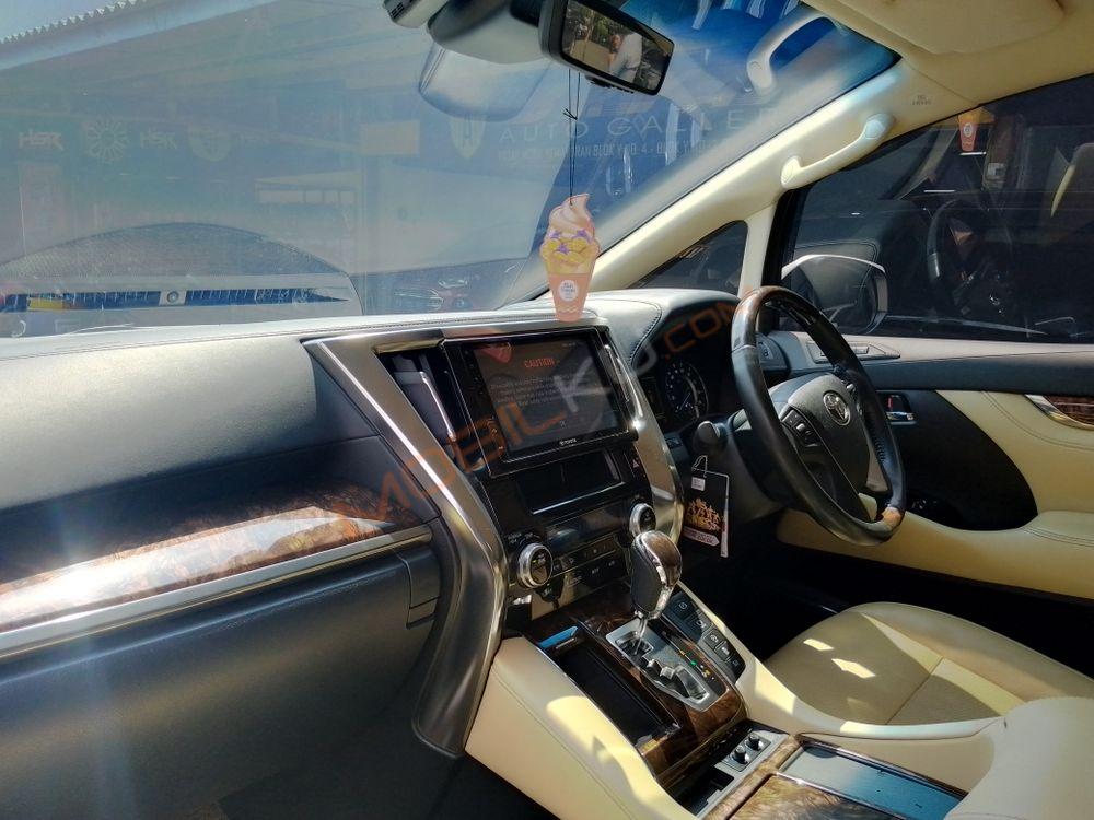 Mobil Toyota Alphard 2020