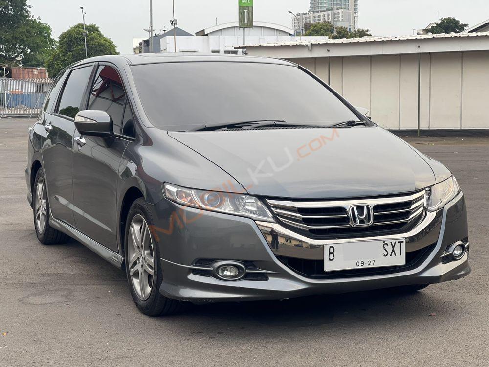 Mobil Honda Odyssey 2012