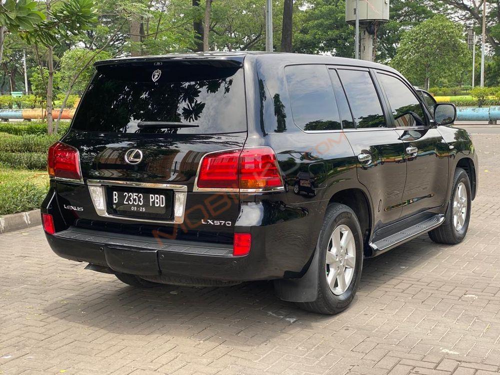 Mobil Lexus LX 2010