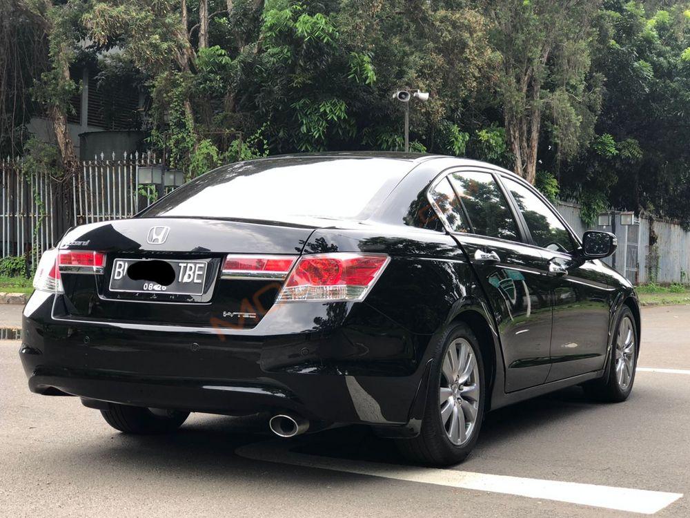 Mobil Honda Accord 2011