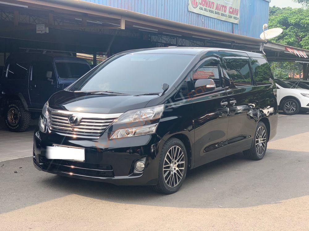 Mobil Toyota Vellfire 2010
