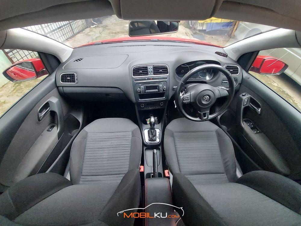 Mobil Volkswagen Polo 2013