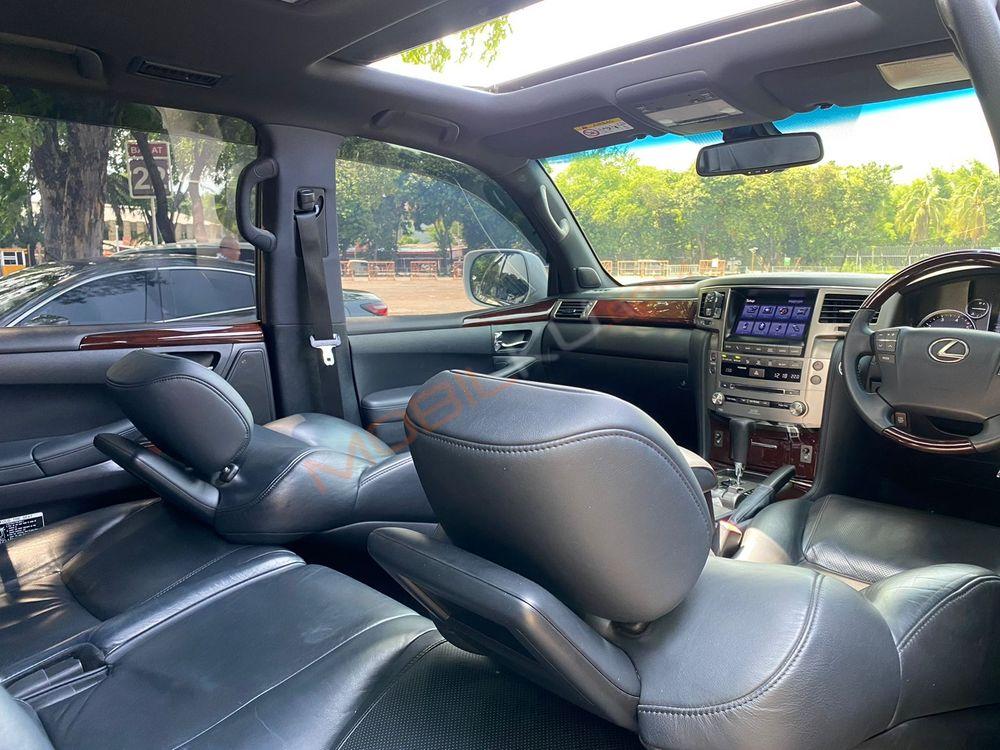 Mobil Lexus LX 2014