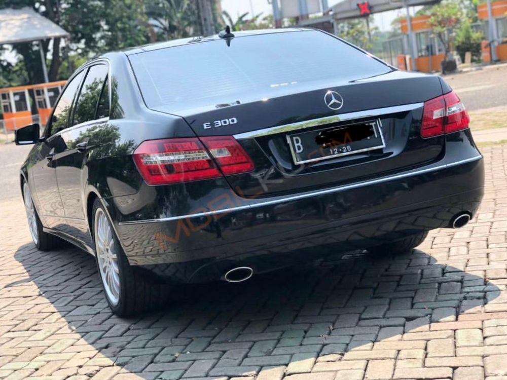 Mobil Mercedes-Benz E-Class 2011