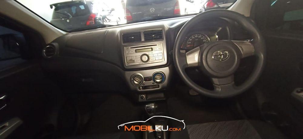 Mobil Toyota Agya 2016