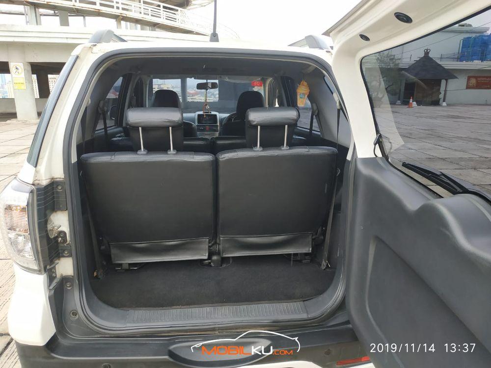 Mobil Toyota Rush 2016