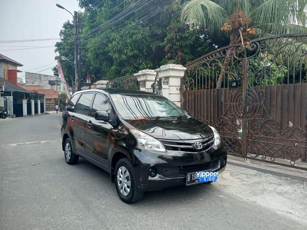 Mobil Toyota Avanza 2014