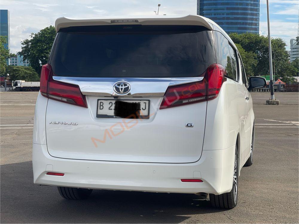 Mobil Toyota Alphard 2022