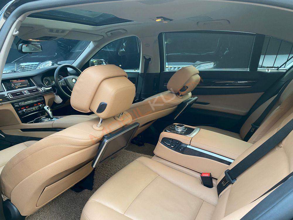 Mobil BMW 7 Series 2014
