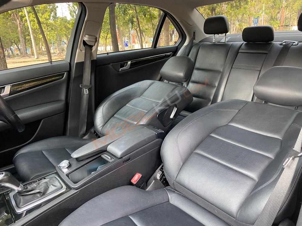 Mobil Mercedes-Benz C-Class 2011