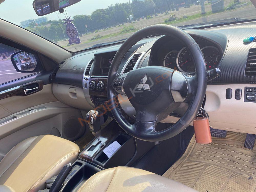 Mobil Mitsubishi Pajero 2010