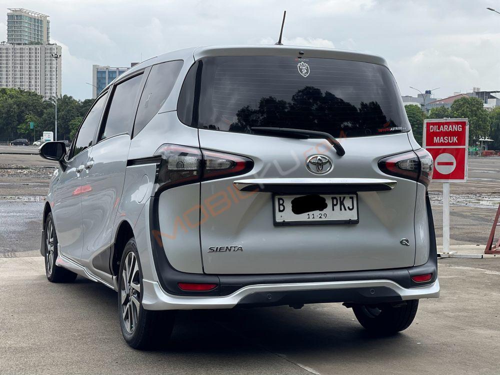 Mobil Toyota Sienta 2019