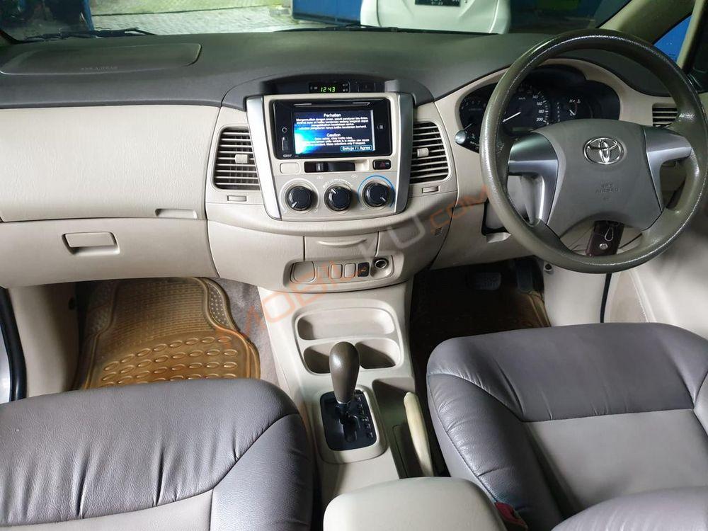 Mobil Toyota Kijang Innova 2015
