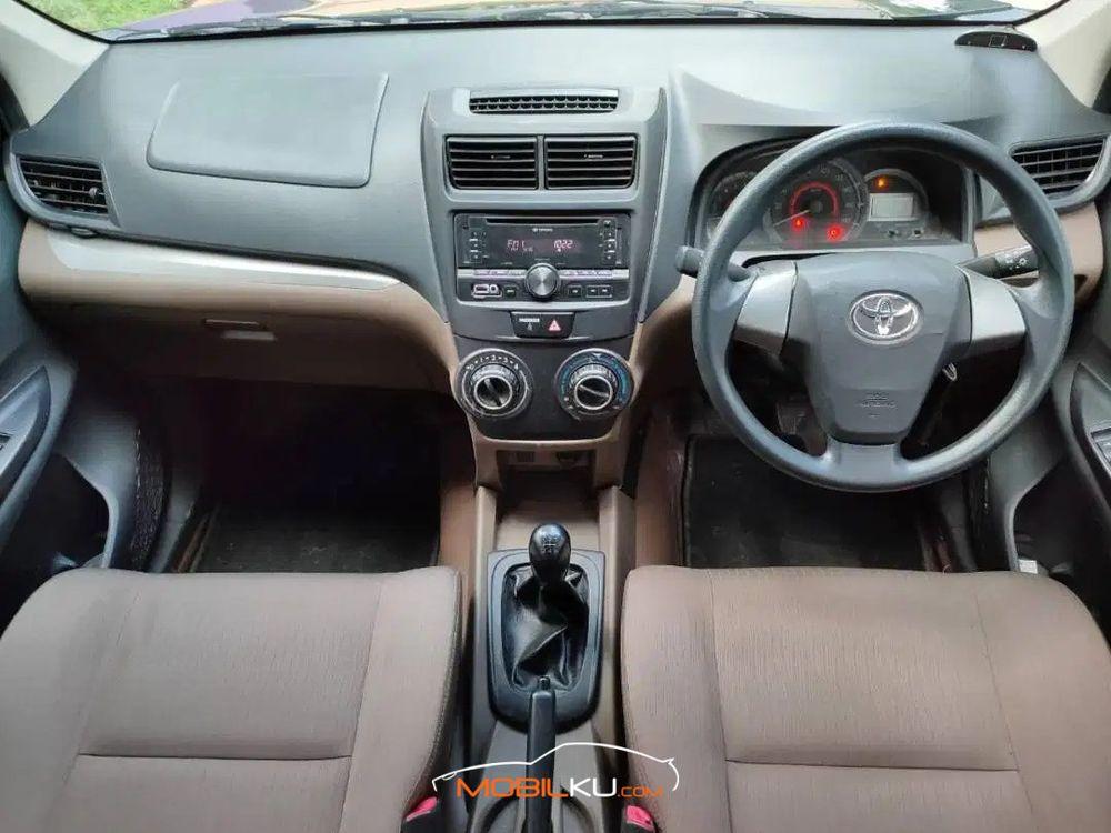 Mobil Toyota Avanza 2015