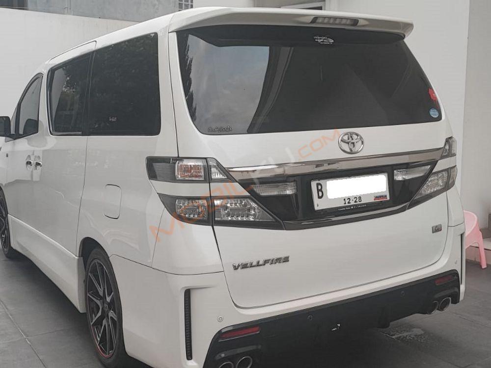 Mobil Toyota Vellfire 2014