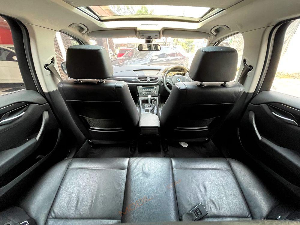 Mobil BMW X1 2012