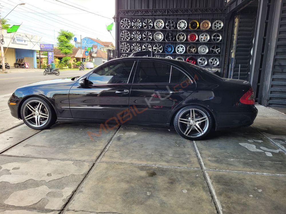 Mobil Mercedes-Benz E-Class 2005