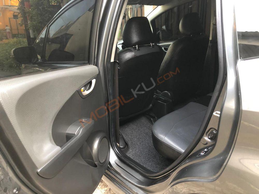 Mobil Honda Jazz 2010