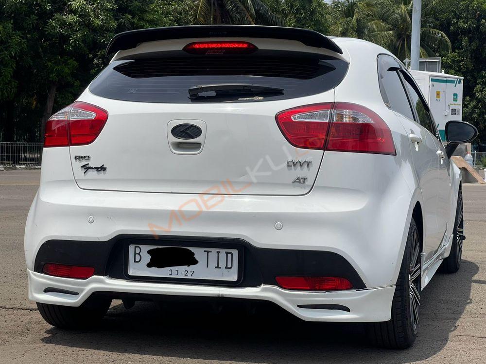 Mobil Kia Rio 2014