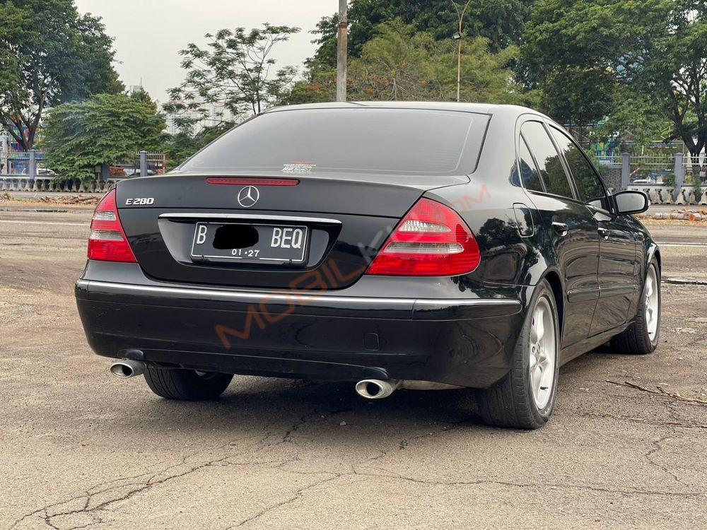 Mobil Mercedes-Benz E-Class 2006
