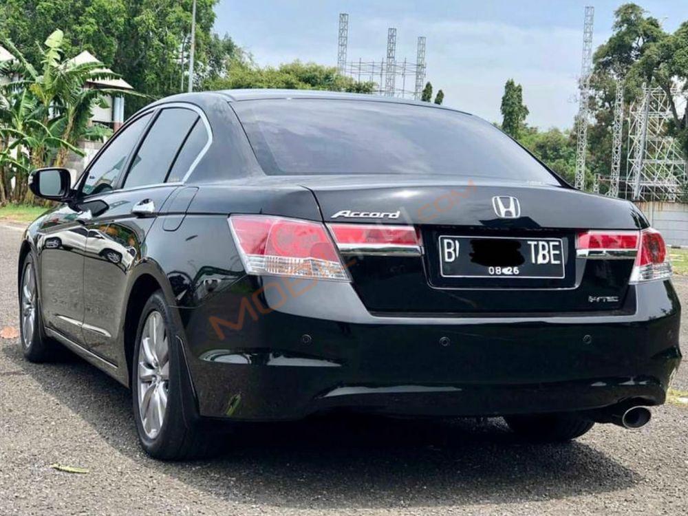 Mobil Honda Accord 2011