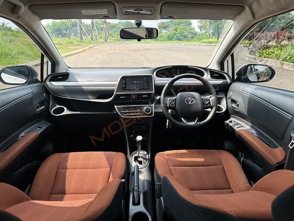 Mobil Toyota Sienta 2017