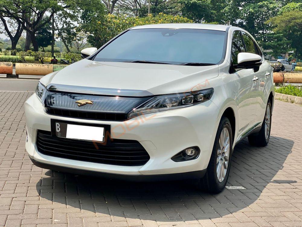 Mobil Toyota Harrier 2015