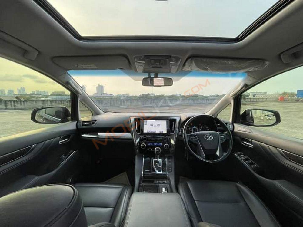 Mobil Toyota Alphard 2016