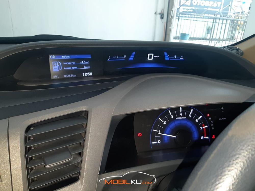 Mobil Honda Civic Sedan 2012