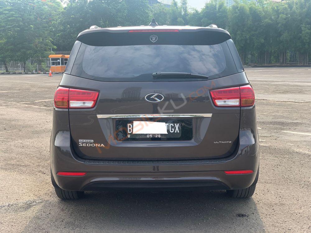 Mobil Kia Sedona 2017