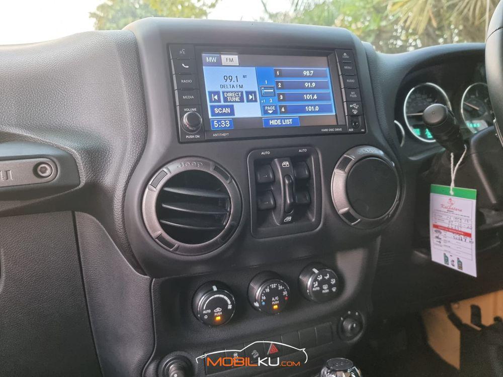 Mobil Jeep Wrangler 2014