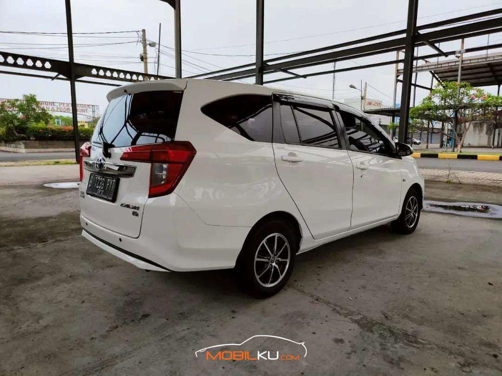 Mobil Toyota Calya 2016